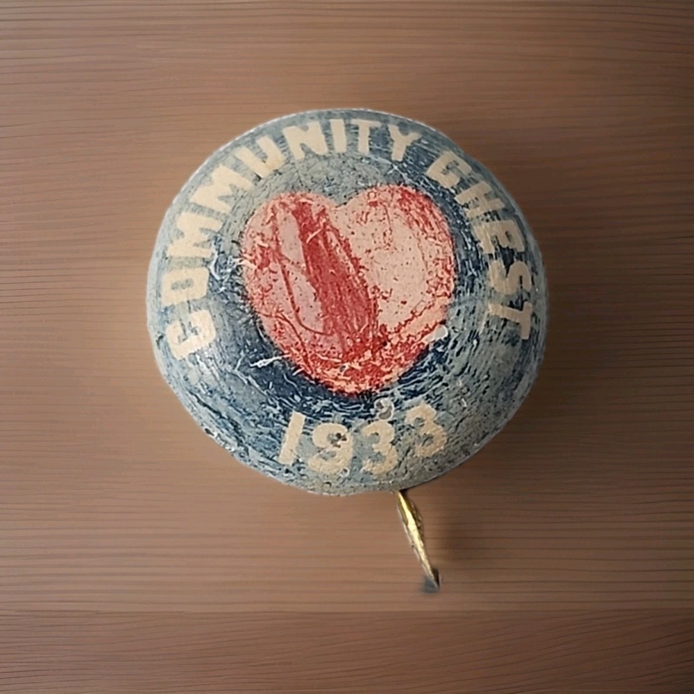 Vintage 1933 Community Chest Heart Mini .5" Pinback 92 Years Old! Collectible - Picture 1 of 4